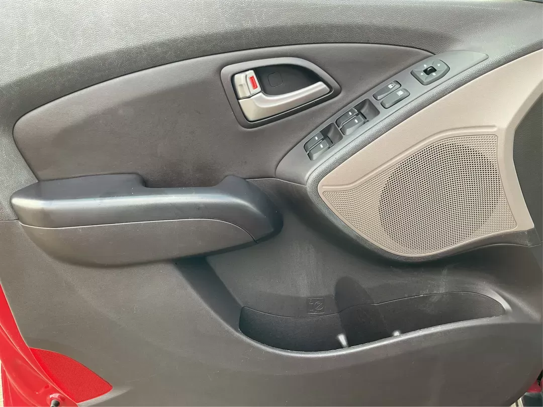 2013 Hyundai Tucson Limited (KM8JU3AC4DU) with an Theta II 2.4L I-4 DOHC engine, located at 1099 N County Rd 25A , Troy, OH, 45373, (937) 908-9800, 40.057079, -84.212883 - 2013 Hyundai Tucson Limited - Photo#17