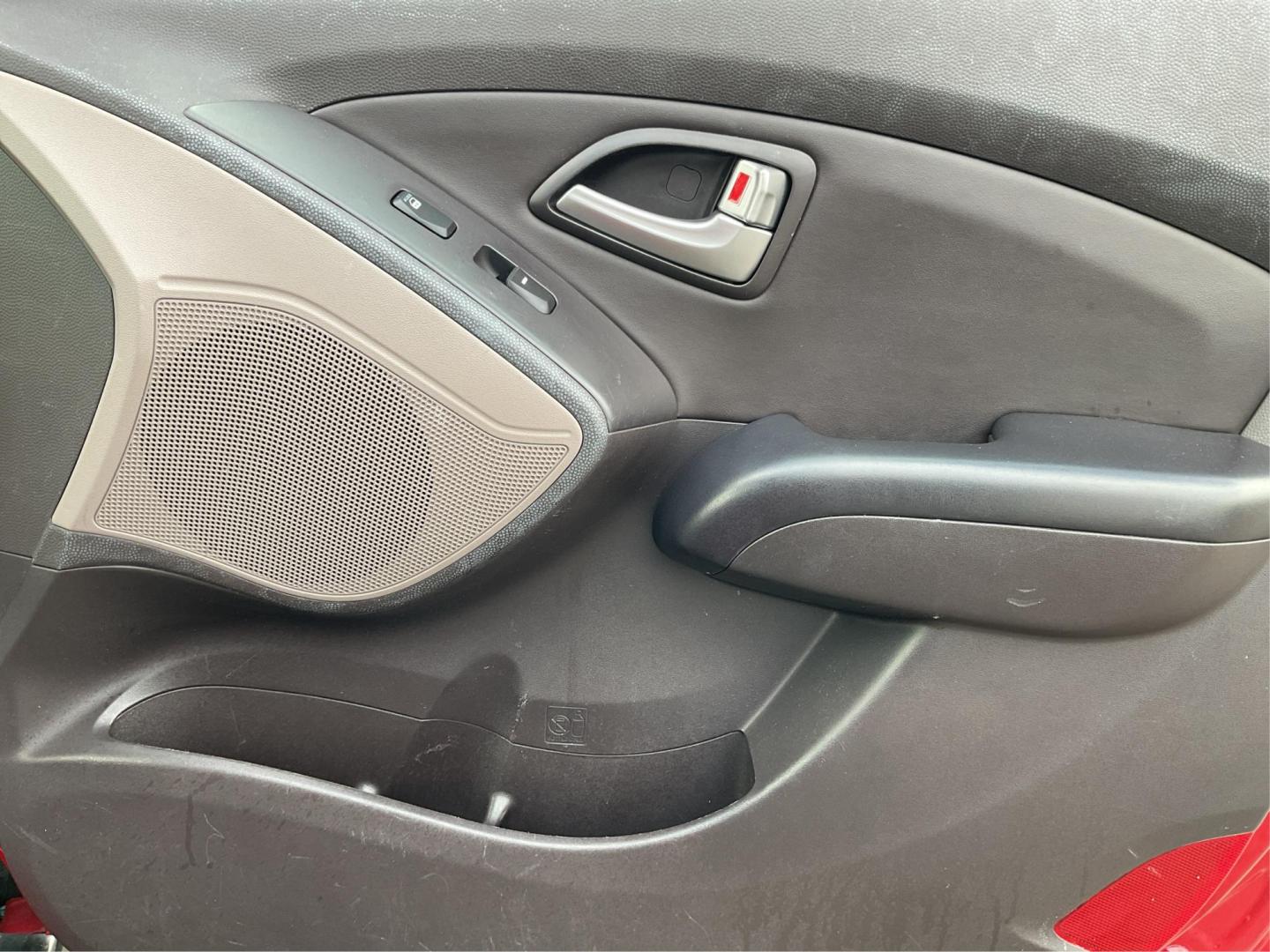 2013 Hyundai Tucson Limited (KM8JU3AC4DU) with an Theta II 2.4L I-4 DOHC engine, located at 1099 N County Rd 25A, Troy, OH, 45373, (937) 908-9800, 40.057079, -84.212883 - Photo#17