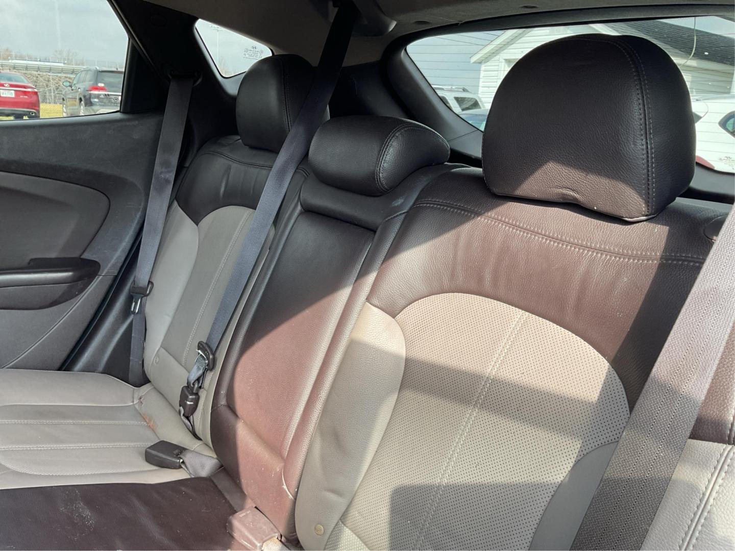 2013 Hyundai Tucson Limited (KM8JU3AC4DU) with an Theta II 2.4L I-4 DOHC engine, located at 1099 N County Rd 25A, Troy, OH, 45373, (937) 908-9800, 40.057079, -84.212883 - Photo#8