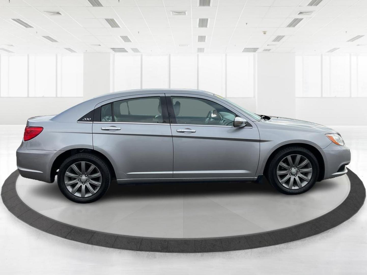 2013 Chrysler 200 Limited (1C3CCBCG9DN) with an Other engine, located at 1184 Kauffman Ave, Fairborn, OH, 45324, (937) 908-9800, 39.807072, -84.030914 - Photo#1