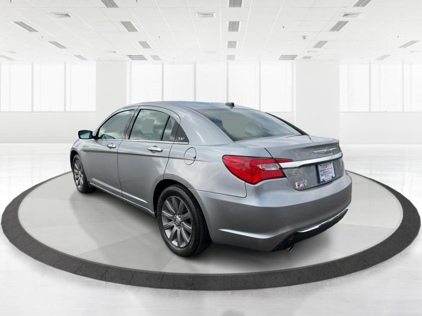 2013 Chrysler 200 Limited (1C3CCBCG9DN) with an Other engine, located at 1184 Kauffman Ave, Fairborn, OH, 45324, (937) 908-9800, 39.807072, -84.030914 - Photo#4