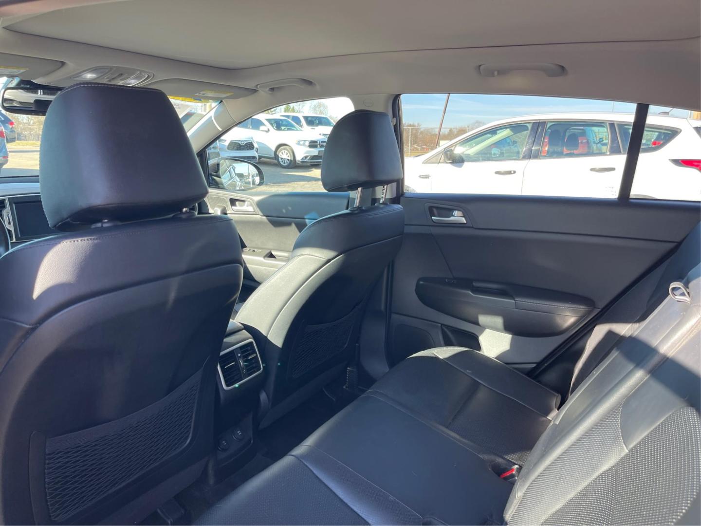 2017 Kia Sportage EX (KNDPNCAC2H7) with an Theta II 2.4L I-4 gasoline direct injection engine, located at 1230 East Main St, Xenia, OH, 45385, (937) 908-9800, 39.688026, -83.910172 - Photo#9