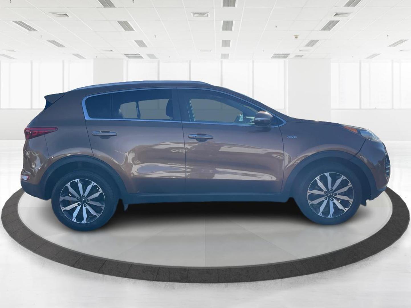 2017 Kia Sportage EX (KNDPNCAC2H7) with an Theta II 2.4L I-4 gasoline direct injection engine, located at 1230 East Main St, Xenia, OH, 45385, (937) 908-9800, 39.688026, -83.910172 - Photo#1