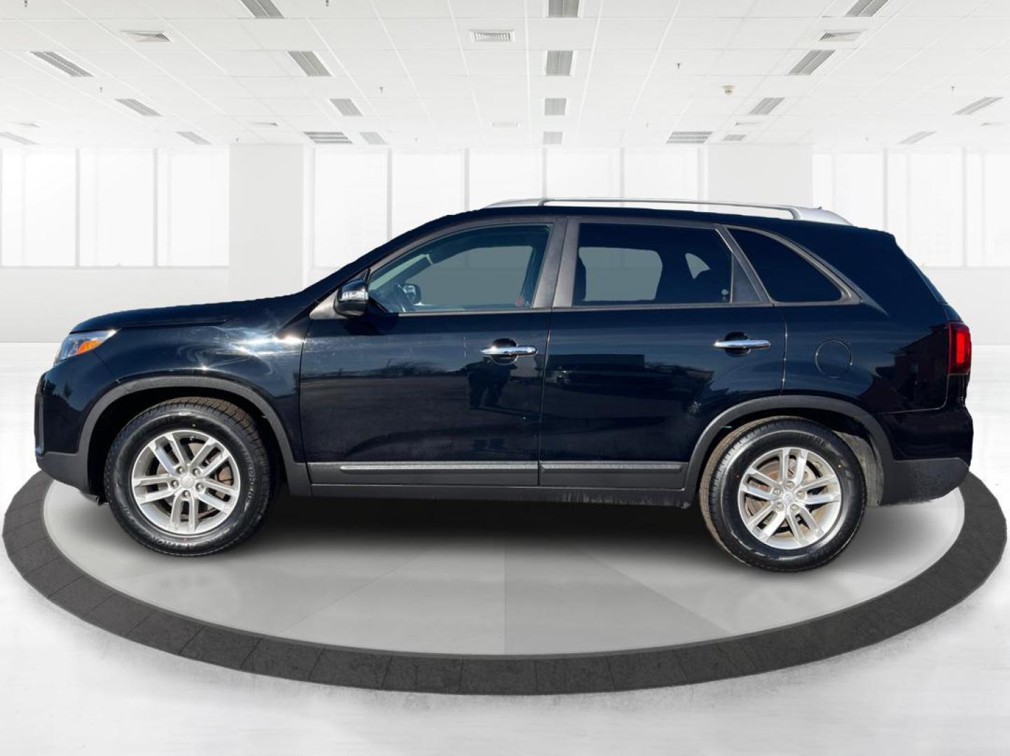 2014 Kia Sorento LX (5XYKT3A6XEG) with an Other engine, located at 1230 East Main St, Xenia, OH, 45385, (937) 908-9800, 39.688026, -83.910172 - Photo#5