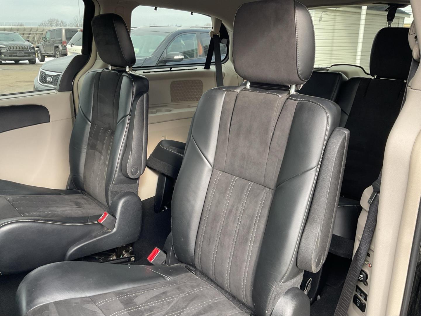 2014 Chrysler Town and Country Touring-L (2C4RC1CG8ER) with an Other engine, located at 4508 South Dixie Dr, Moraine, OH, 45439, (937) 908-9800, 39.689976, -84.218452 - Photo#9