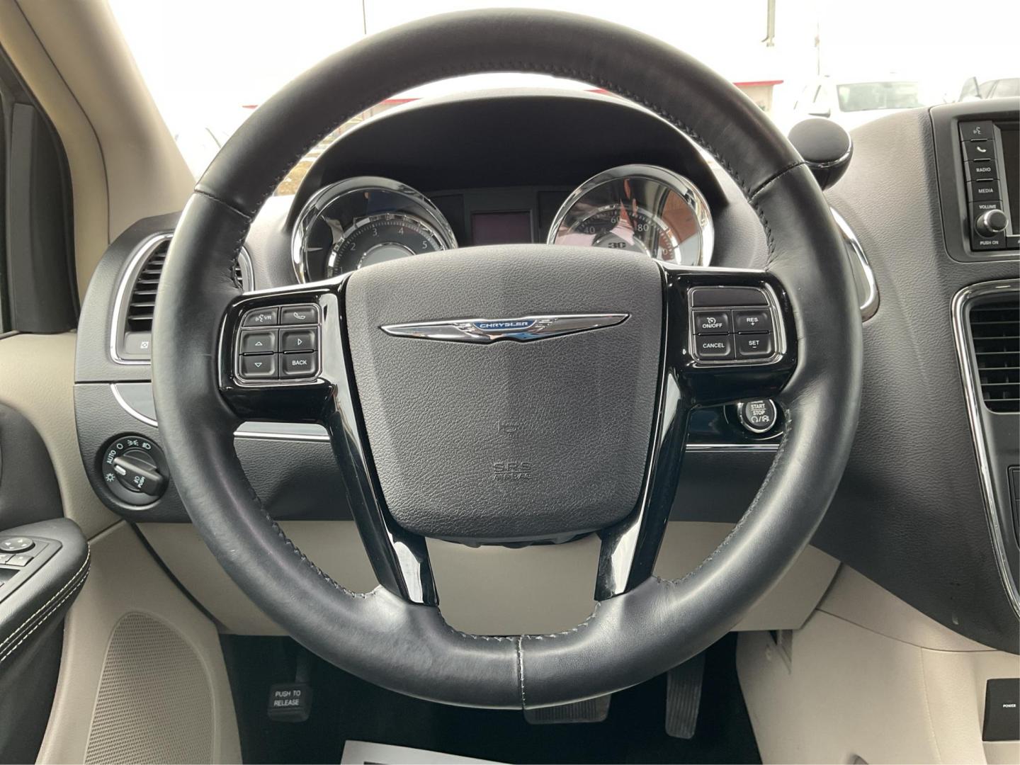 2014 Chrysler Town and Country Touring-L (2C4RC1CG8ER) with an Other engine, located at 4508 South Dixie Dr, Moraine, OH, 45439, (937) 908-9800, 39.689976, -84.218452 - Photo#15