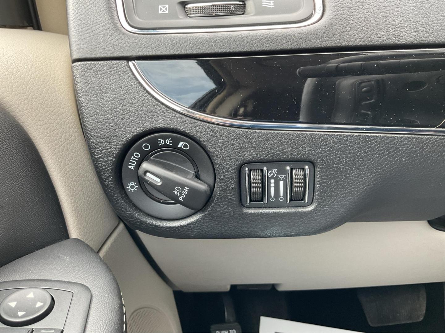 2014 Chrysler Town and Country Touring-L (2C4RC1CG8ER) with an Other engine, located at 4508 South Dixie Dr, Moraine, OH, 45439, (937) 908-9800, 39.689976, -84.218452 - Photo#16