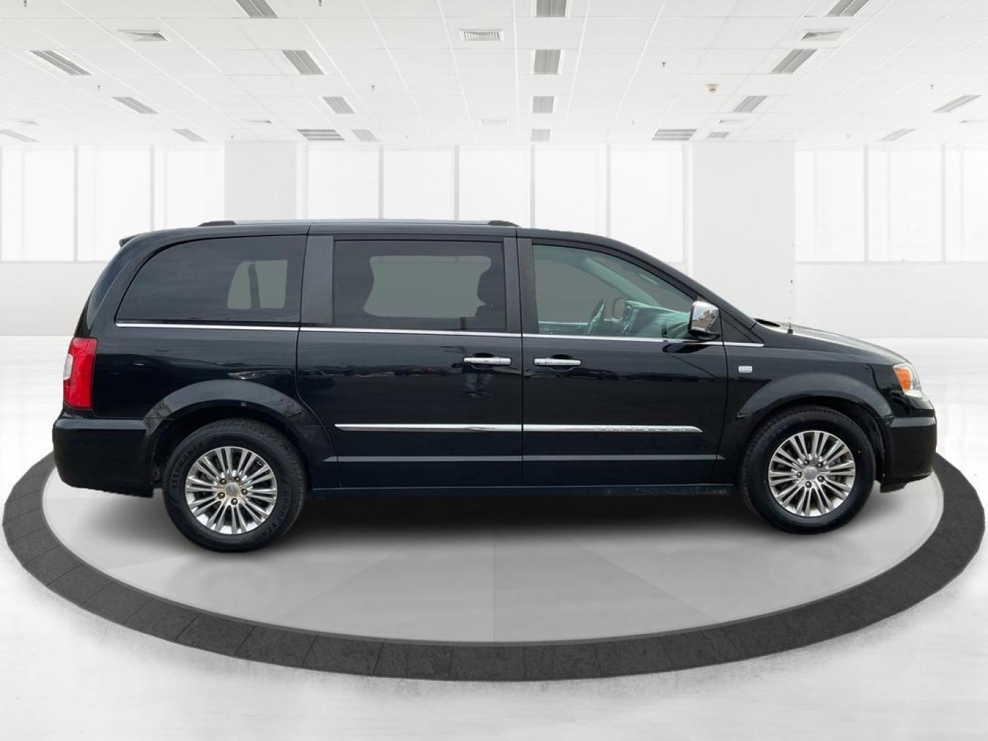 2014 Chrysler Town and Country Touring-L (2C4RC1CG8ER) with an Other engine, located at 4508 South Dixie Dr, Moraine, OH, 45439, (937) 908-9800, 39.689976, -84.218452 - Photo#1