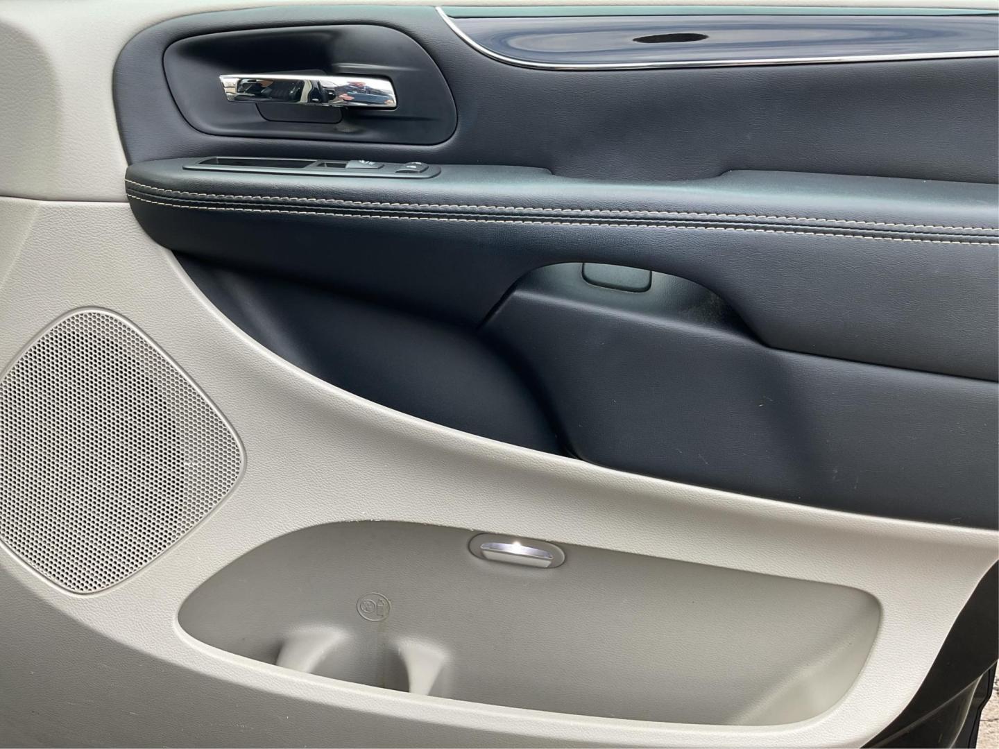 2014 Chrysler Town and Country Touring-L (2C4RC1CG8ER) with an Other engine, located at 4508 South Dixie Dr, Moraine, OH, 45439, (937) 908-9800, 39.689976, -84.218452 - Photo#19