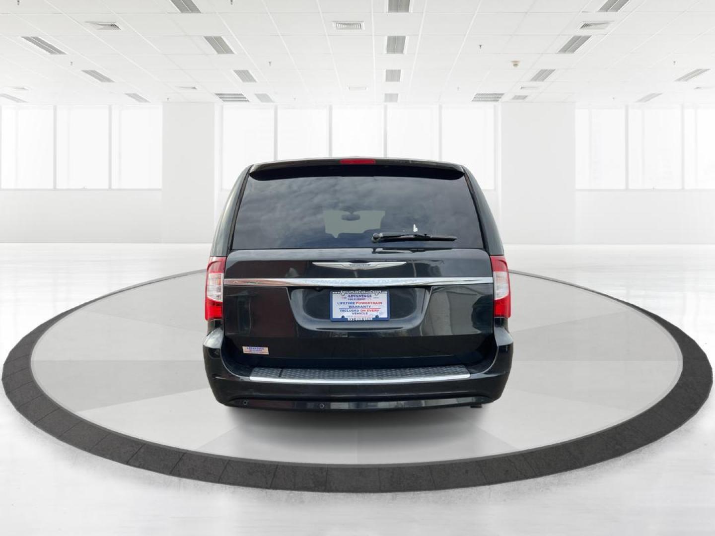 2014 Chrysler Town and Country Touring-L (2C4RC1CG8ER) with an Other engine, located at 4508 South Dixie Dr, Moraine, OH, 45439, (937) 908-9800, 39.689976, -84.218452 - Photo#3