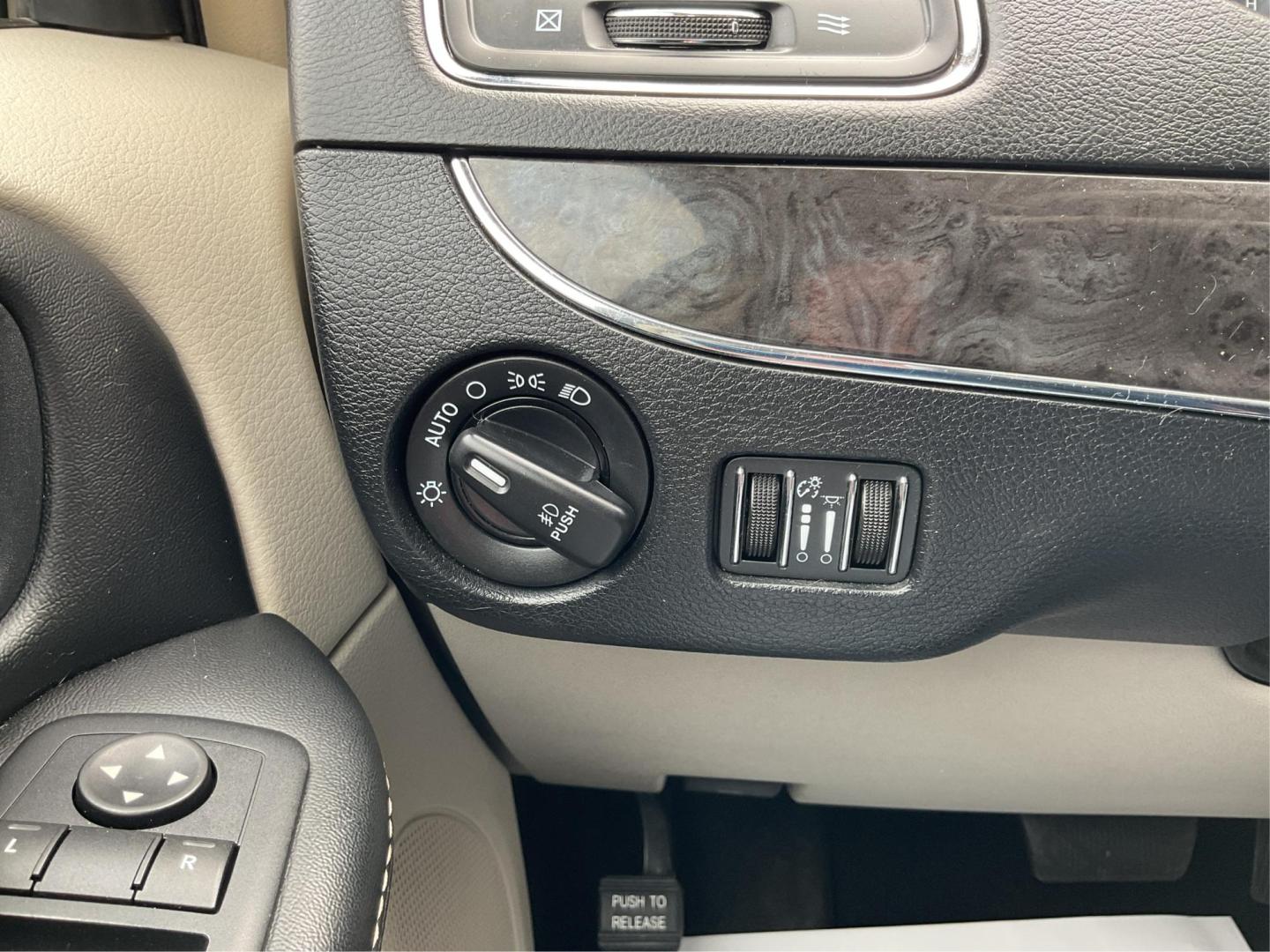 2016 Chrysler Town and Country Touring (2C4RC1BG4GR) with an 3.6L V6 DOHC 24V engine, 6-Speed Automatic transmission, located at 8750 N County Rd 25A, Piqua, OH, 45356, (937) 908-9800, 40.164391, -84.232513 - Photo#16