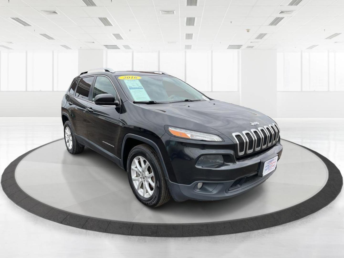 2016 Jeep Cherokee Latitude (1C4PJMCS0GW) with an Pentastar 3.2L V-6 DOHC engine, located at 1951 S Dayton Lakeview Rd., New Carlisle, OH, 45344, (937) 908-9800, 39.890999, -84.050255 - Photo#0
