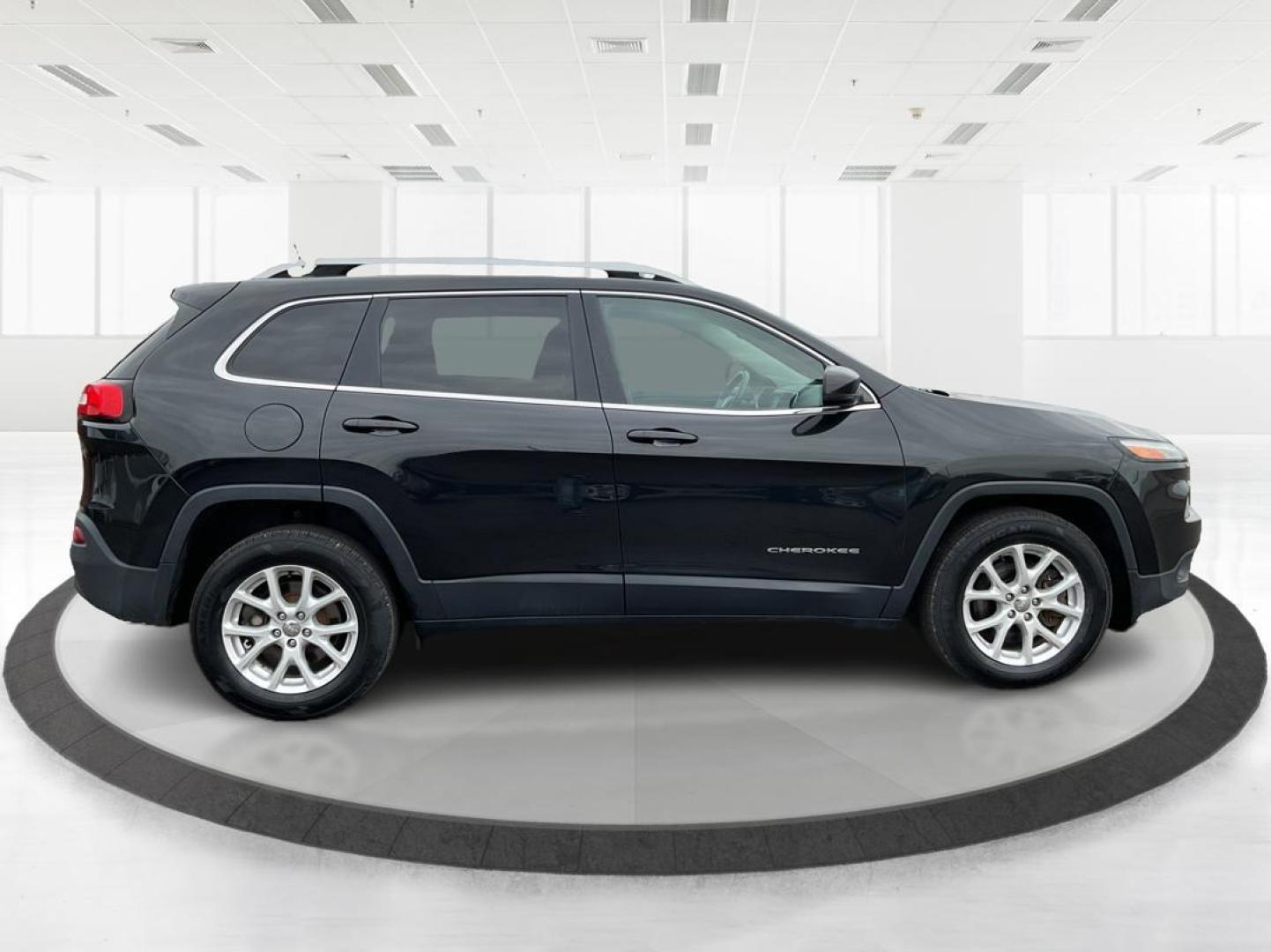 2016 Jeep Cherokee Latitude (1C4PJMCS0GW) with an Pentastar 3.2L V-6 DOHC engine, located at 1951 S Dayton Lakeview Rd., New Carlisle, OH, 45344, (937) 908-9800, 39.890999, -84.050255 - Photo#1