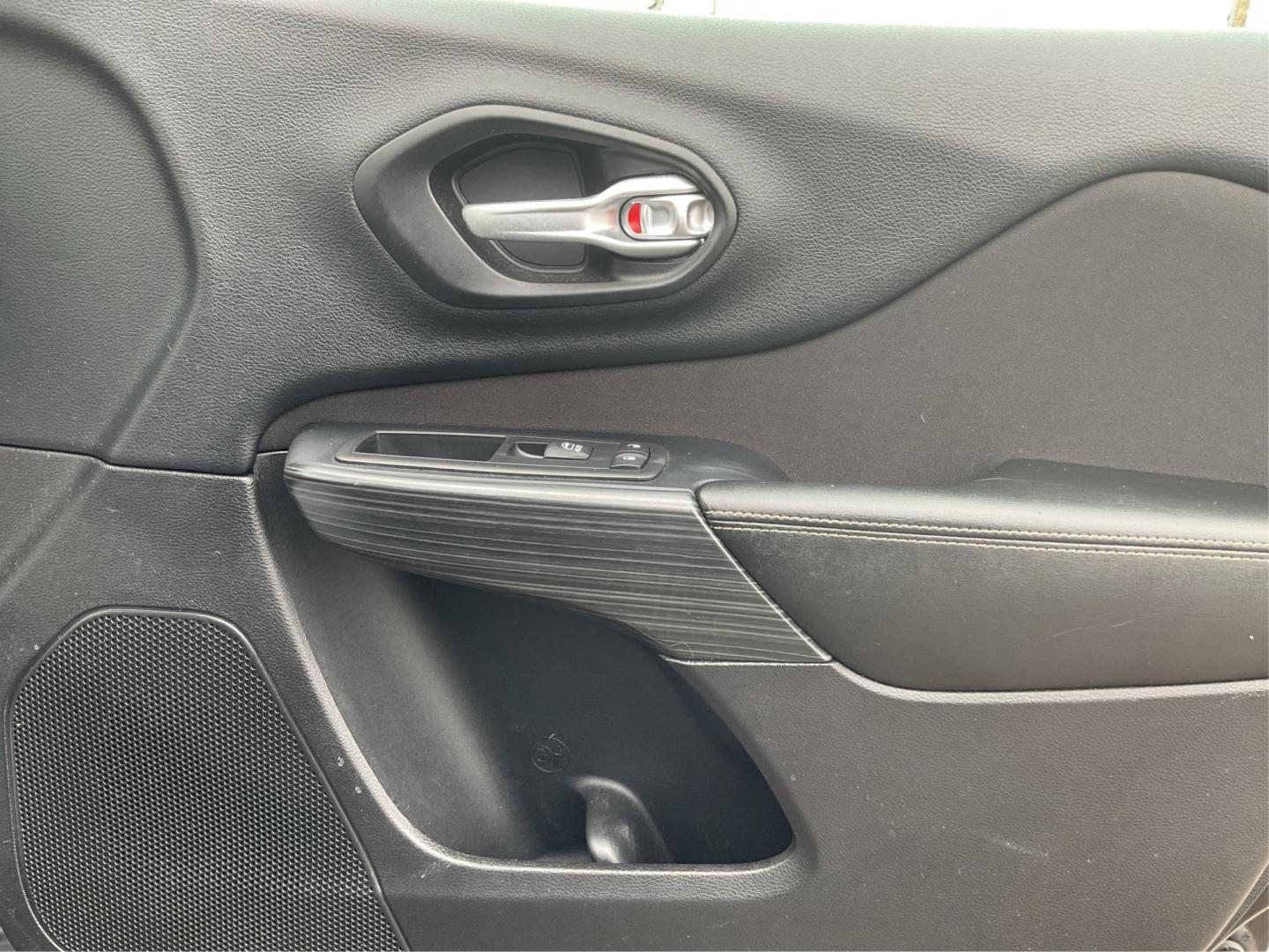 2016 Jeep Cherokee Latitude (1C4PJMCS0GW) with an Pentastar 3.2L V-6 DOHC engine, located at 1951 S Dayton Lakeview Rd., New Carlisle, OH, 45344, (937) 908-9800, 39.890999, -84.050255 - Photo#19