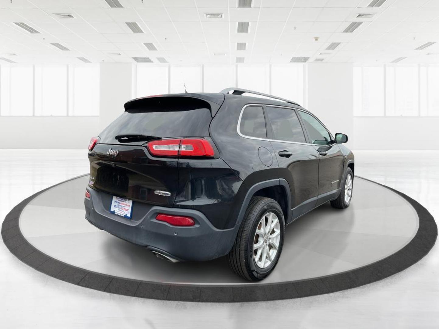 2016 Jeep Cherokee Latitude (1C4PJMCS0GW) with an Pentastar 3.2L V-6 DOHC engine, located at 1951 S Dayton Lakeview Rd., New Carlisle, OH, 45344, (937) 908-9800, 39.890999, -84.050255 - Photo#2