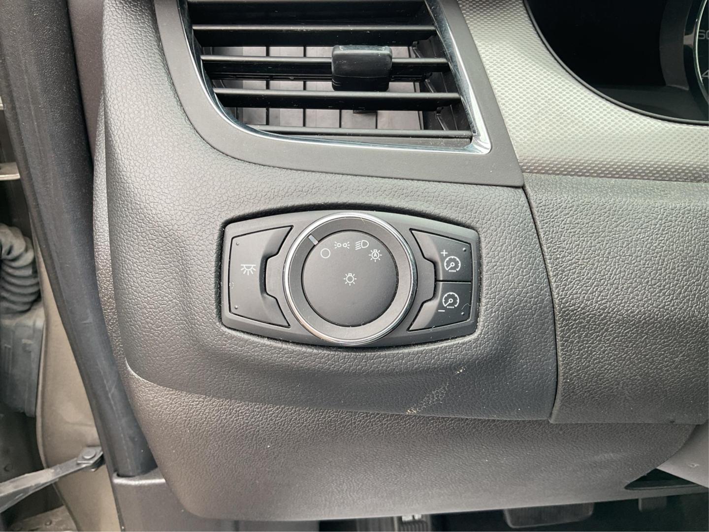 2013 Ford Edge SEL (2FMDK4JC0DB) with an 3.5L V-6 DOHC engine, located at 4508 South Dixie Dr, Moraine, OH, 45439, (937) 908-9800, 39.689976, -84.218452 - Photo#14