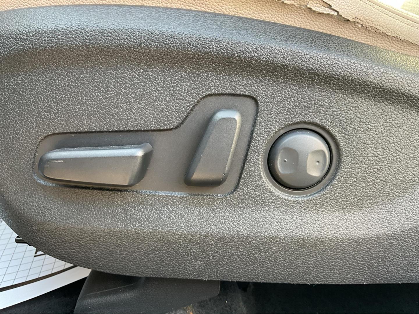 2016 Hyundai Tucson Limited (KM8J3CA20GU) with an 1.6L I-4 gasoline direct injection engine, located at 1099 N County Rd 25A, Troy, OH, 45373, (937) 908-9800, 40.057079, -84.212883 - Photo#17