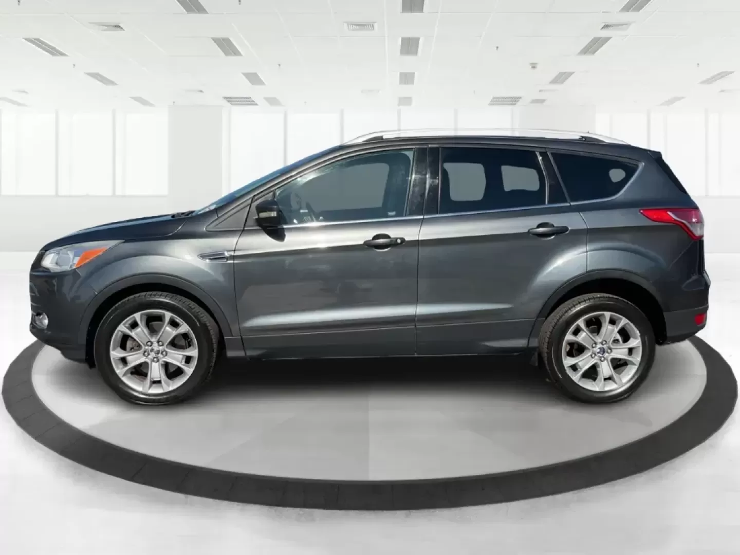 2016 Ford Escape Titanium (1FMCU9J92GU) with an EcoBoost 1.6L I-4 gasoline direct injection engine, located at 1184 Kauffman Ave, Fairborn, OH, 45324, (937) 908-9800, 39.807072, -84.030914 - Photo#5