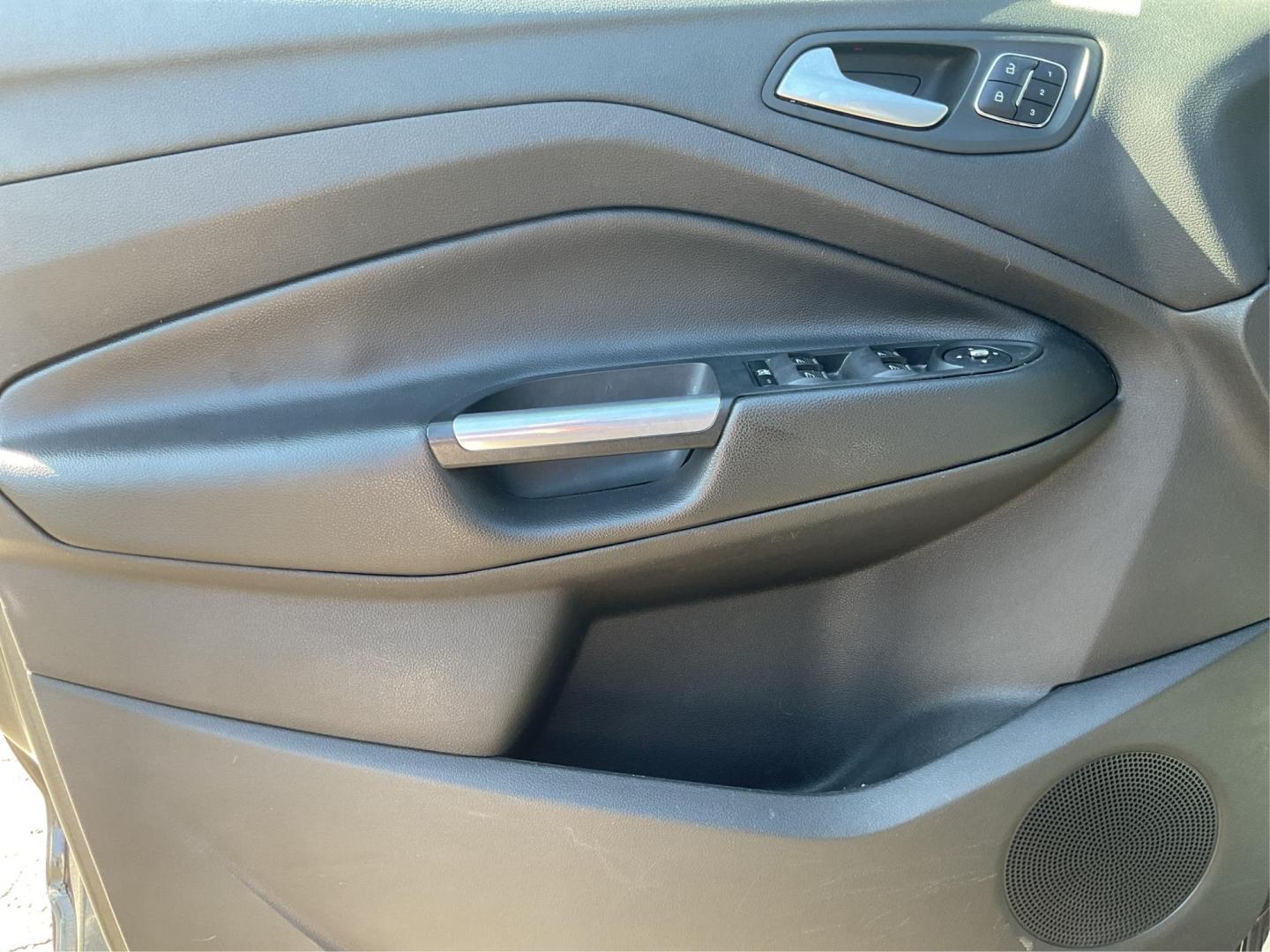 2016 Ford Escape Titanium (1FMCU9J92GU) with an EcoBoost 1.6L I-4 gasoline direct injection engine, located at 1184 Kauffman Ave, Fairborn, OH, 45324, (937) 908-9800, 39.807072, -84.030914 - Photo#18