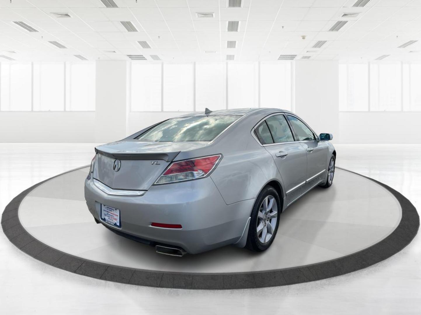 2013 Acura TL 3.5 (19UUA8F57DA) with an 3.5L V-6 variable valve control engine, located at 401 Woodman Dr, Riverside, OH, 45431, (937) 908-9800, 39.760899, -84.123421 - 2013 Acura TL 3.5 - Photo#2