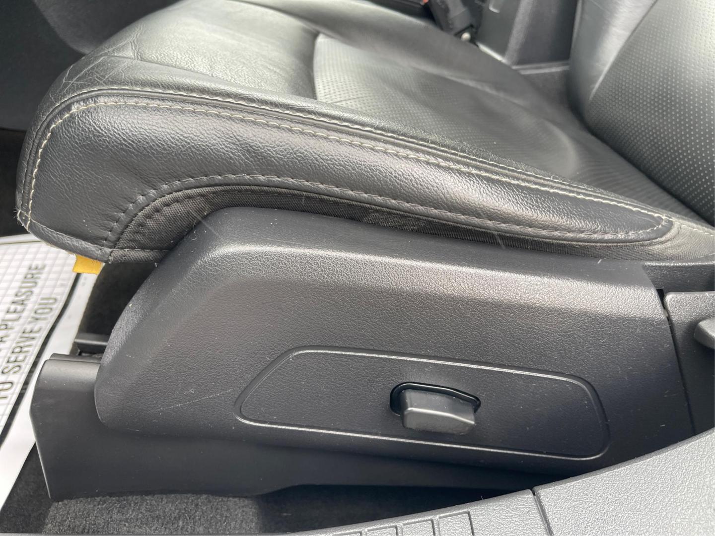 2016 Jeep Compass High Altitude (1C4NJCEA4GD) with an Other engine, located at 4508 South Dixie Dr, Moraine, OH, 45439, (937) 908-9800, 39.689976, -84.218452 - 2016 Jeep Compass High Altitude - Photo#16