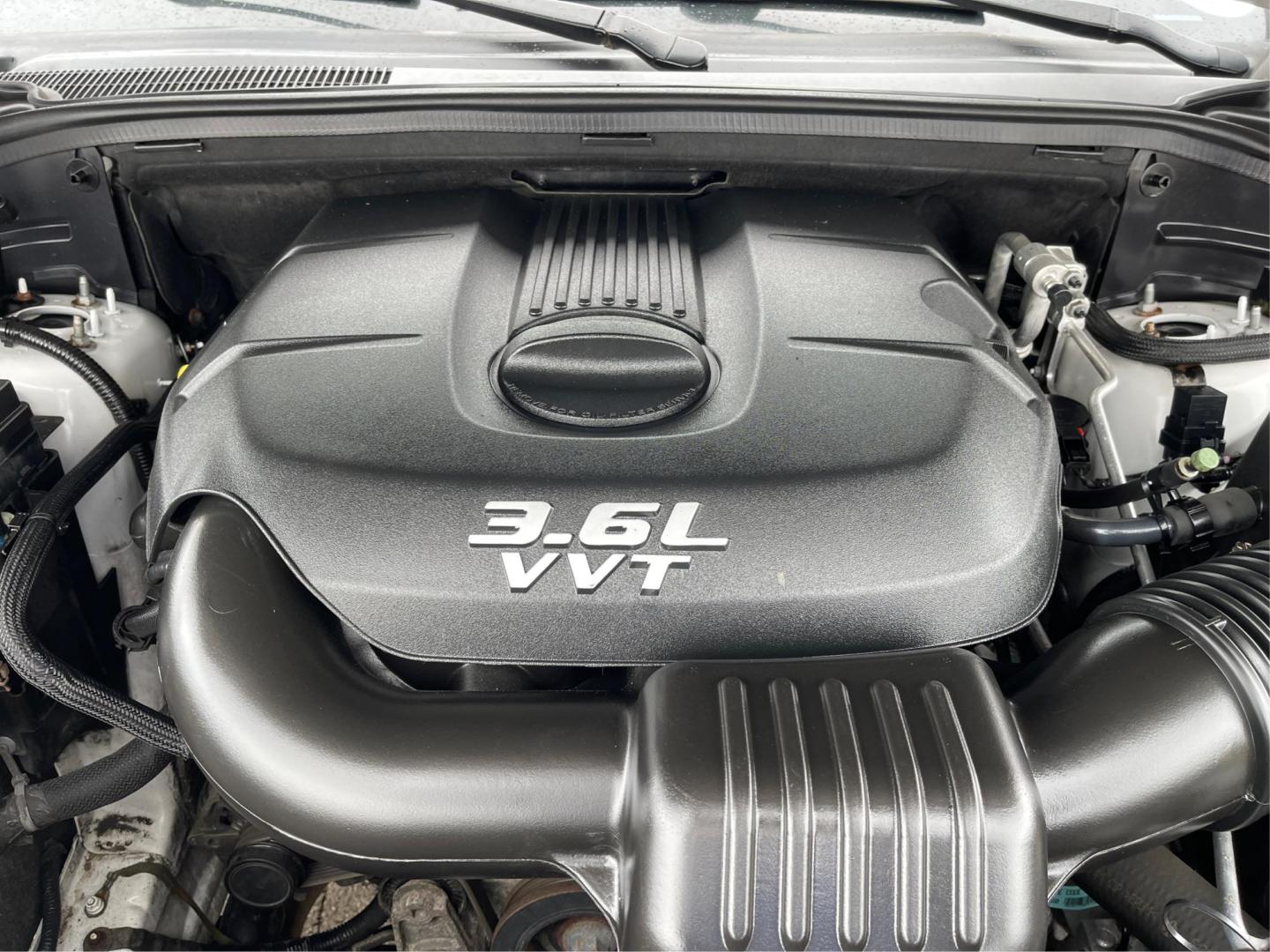 2013 Jeep Grand Cherokee Laredo (1C4RJFAG8DC) with an 3.6L V-6 DOHC engine, located at 880 E. National Road, Vandalia, OH, 45377, (937) 908-9800, 39.891918, -84.183594 - Photo#10