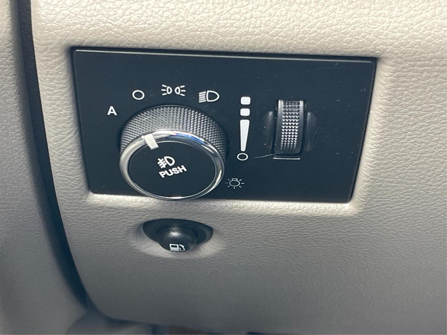 2013 Jeep Grand Cherokee Laredo (1C4RJFAG8DC) with an 3.6L V-6 DOHC engine, located at 880 E. National Road, Vandalia, OH, 45377, (937) 908-9800, 39.891918, -84.183594 - Photo#16