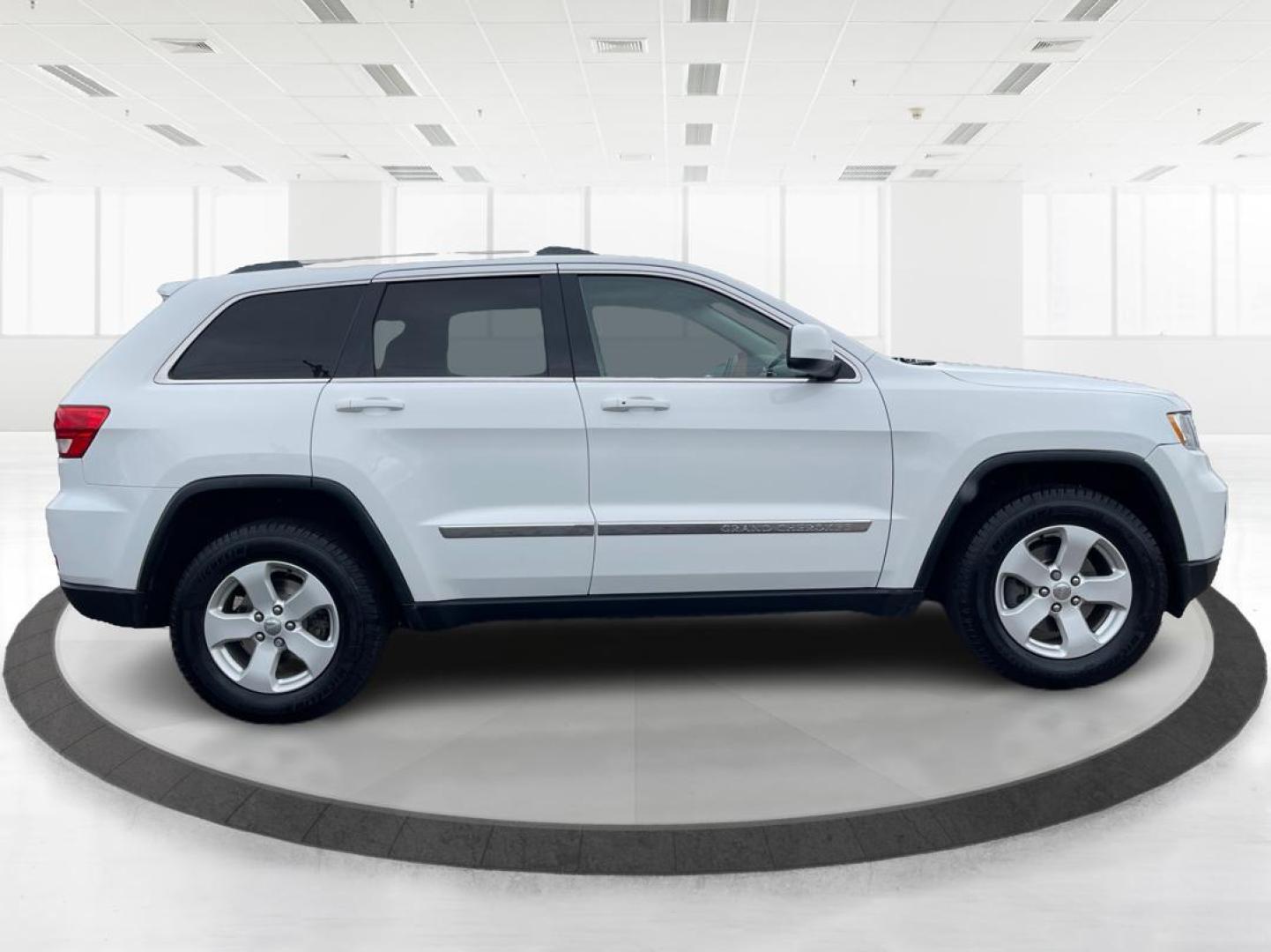 2013 Jeep Grand Cherokee Laredo (1C4RJFAG8DC) with an 3.6L V-6 DOHC engine, located at 880 E. National Road, Vandalia, OH, 45377, (937) 908-9800, 39.891918, -84.183594 - Photo#1