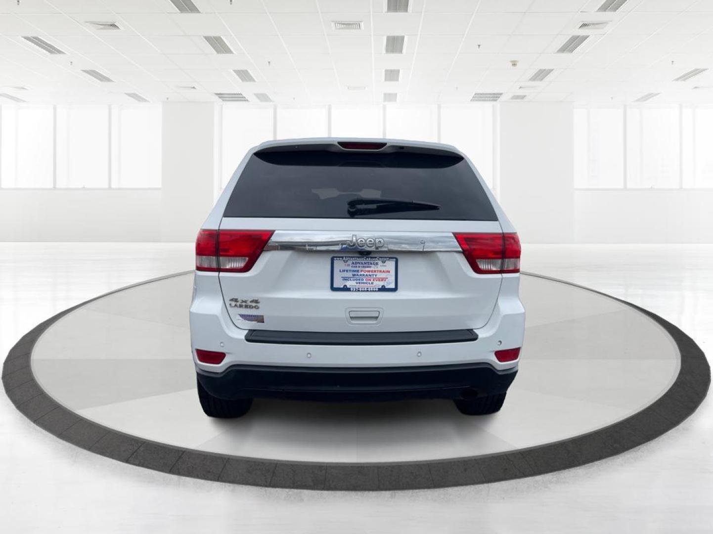 2013 Jeep Grand Cherokee Laredo (1C4RJFAG8DC) with an 3.6L V-6 DOHC engine, located at 880 E. National Road, Vandalia, OH, 45377, (937) 908-9800, 39.891918, -84.183594 - Photo#3