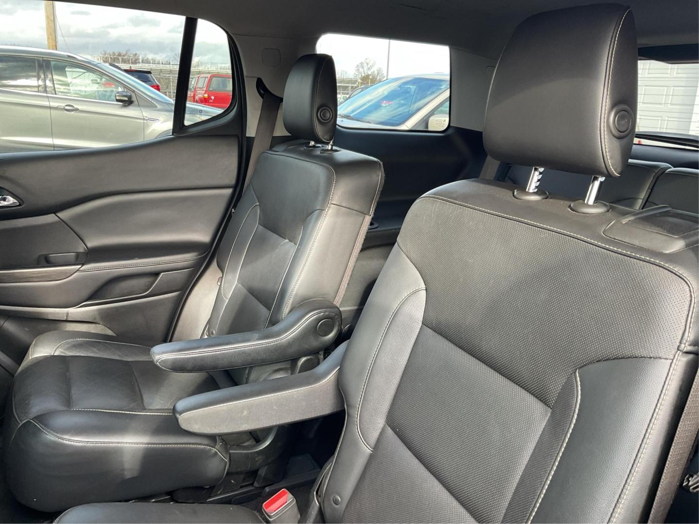 2018 GMC Acadia SLT-1 (1GKKNMLA4JZ) with an 2.5L I-4 gasoline direct injection engine, located at 1230 East Main St, Xenia, OH, 45385, (937) 908-9800, 39.688026, -83.910172 - Photo#9