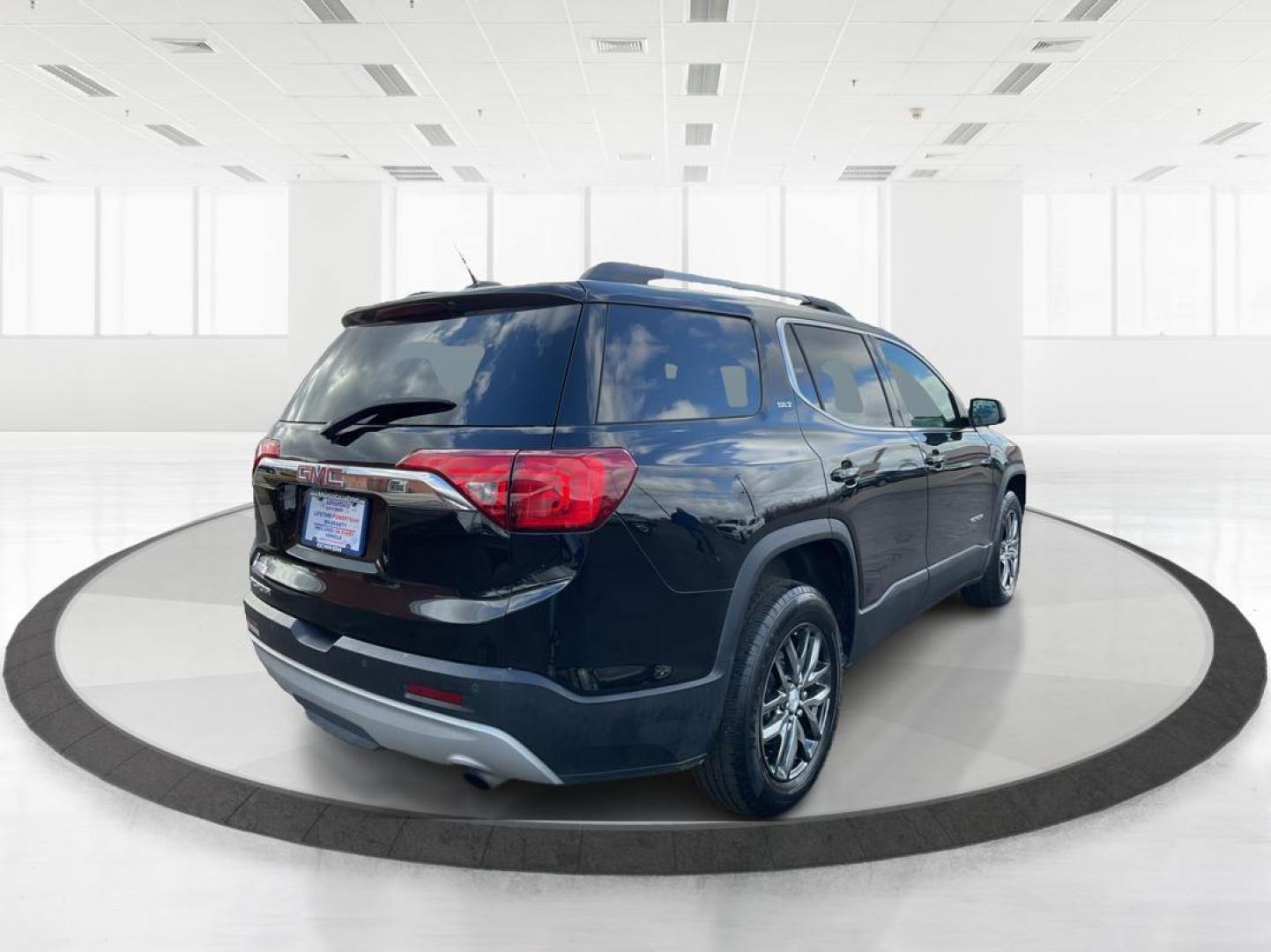 2018 GMC Acadia SLT-1 (1GKKNMLA4JZ) with an 2.5L I-4 gasoline direct injection engine, located at 1230 East Main St, Xenia, OH, 45385, (937) 908-9800, 39.688026, -83.910172 - Photo#2