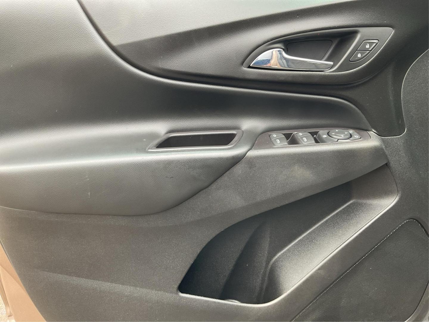 2018 Chevrolet Equinox LT AWD (2GNAXSEV5J6) with an 1.5L L4 DOHC 16V TURBO engine, 6-Speed Automatic transmission, located at 4508 South Dixie Dr, Moraine, OH, 45439, (937) 908-9800, 39.689976, -84.218452 - Photo#18