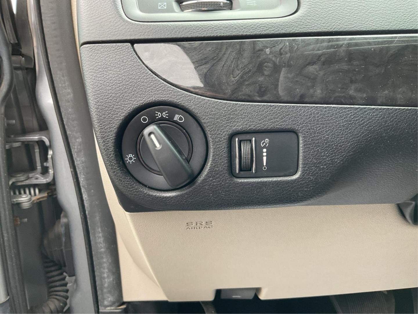 2015 Dodge Grand Caravan SE (2C4RDGBG9FR) with an Other engine, located at 1099 N County Rd 25A, Troy, OH, 45373, (937) 908-9800, 40.057079, -84.212883 - Photo#16