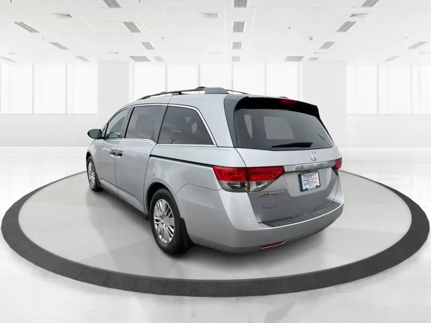 2014 Honda Odyssey LX (5FNRL5H23EB) with an 3.5L V-6 i-VTEC variable valve control engine, located at 1230 East Main St, Xenia, OH, 45385, (937) 908-9800, 39.688026, -83.910172 - Photo#4