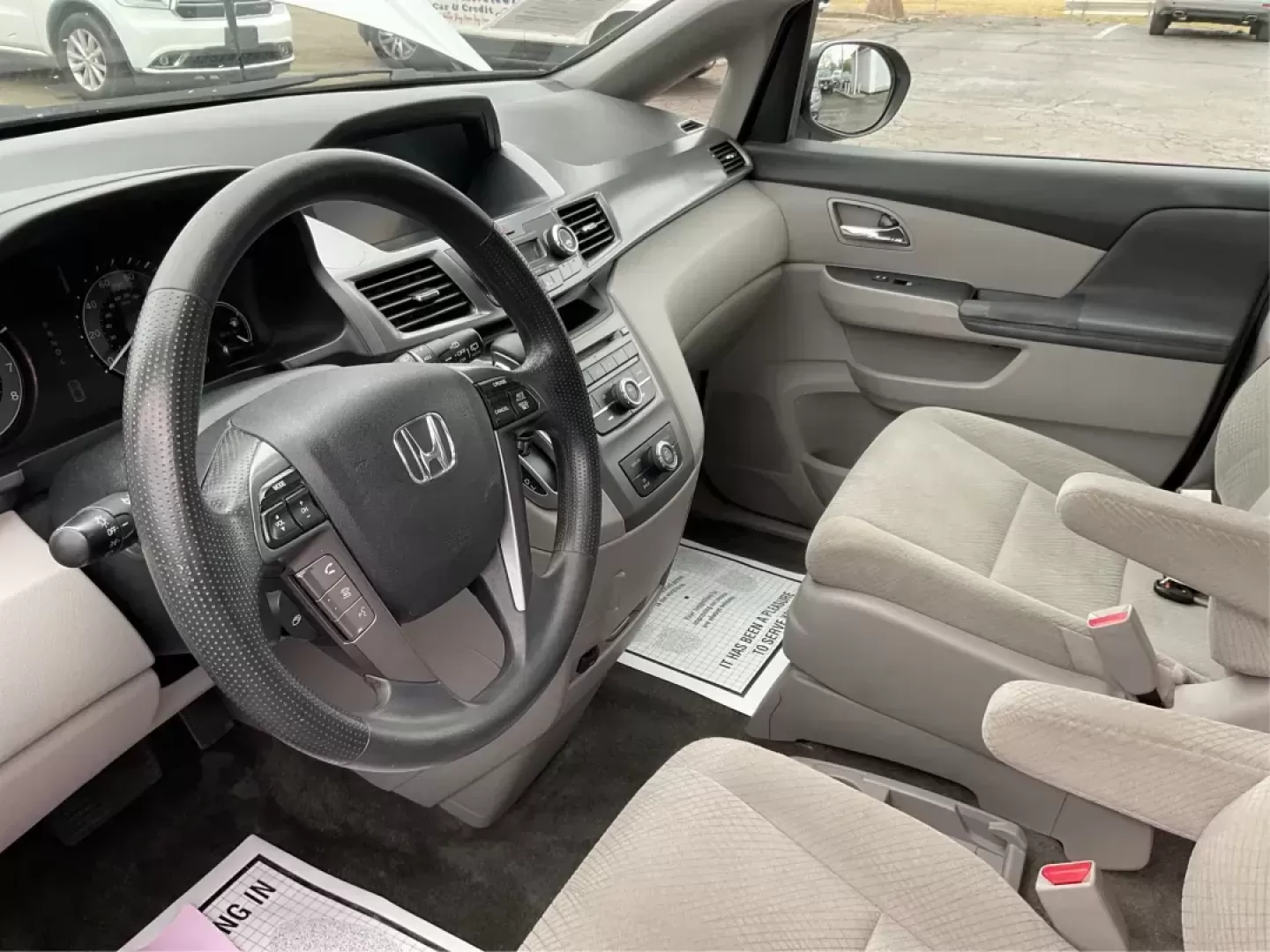 2014 Honda Odyssey LX (5FNRL5H23EB) with an 3.5L V-6 i-VTEC variable valve control engine, located at 1230 East Main St, Xenia, OH, 45385, (937) 908-9800, 39.688026, -83.910172 - Photo#8