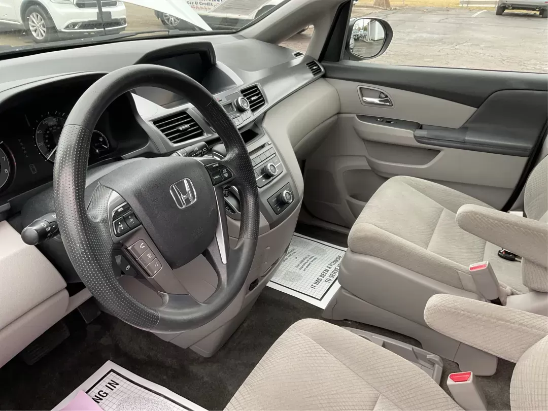 2014 Honda Odyssey LX (5FNRL5H23EB) with an 3.5L V-6 i-VTEC variable valve control engine, located at 1230 East Main St, Xenia, OH, 45385, (937) 908-9800, 39.688026, -83.910172 - Photo#8