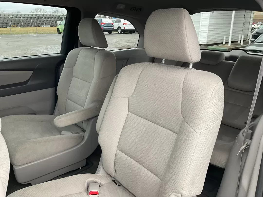 2014 Honda Odyssey LX (5FNRL5H23EB) with an 3.5L V-6 i-VTEC variable valve control engine, located at 1230 East Main St, Xenia, OH, 45385, (937) 908-9800, 39.688026, -83.910172 - Photo#9