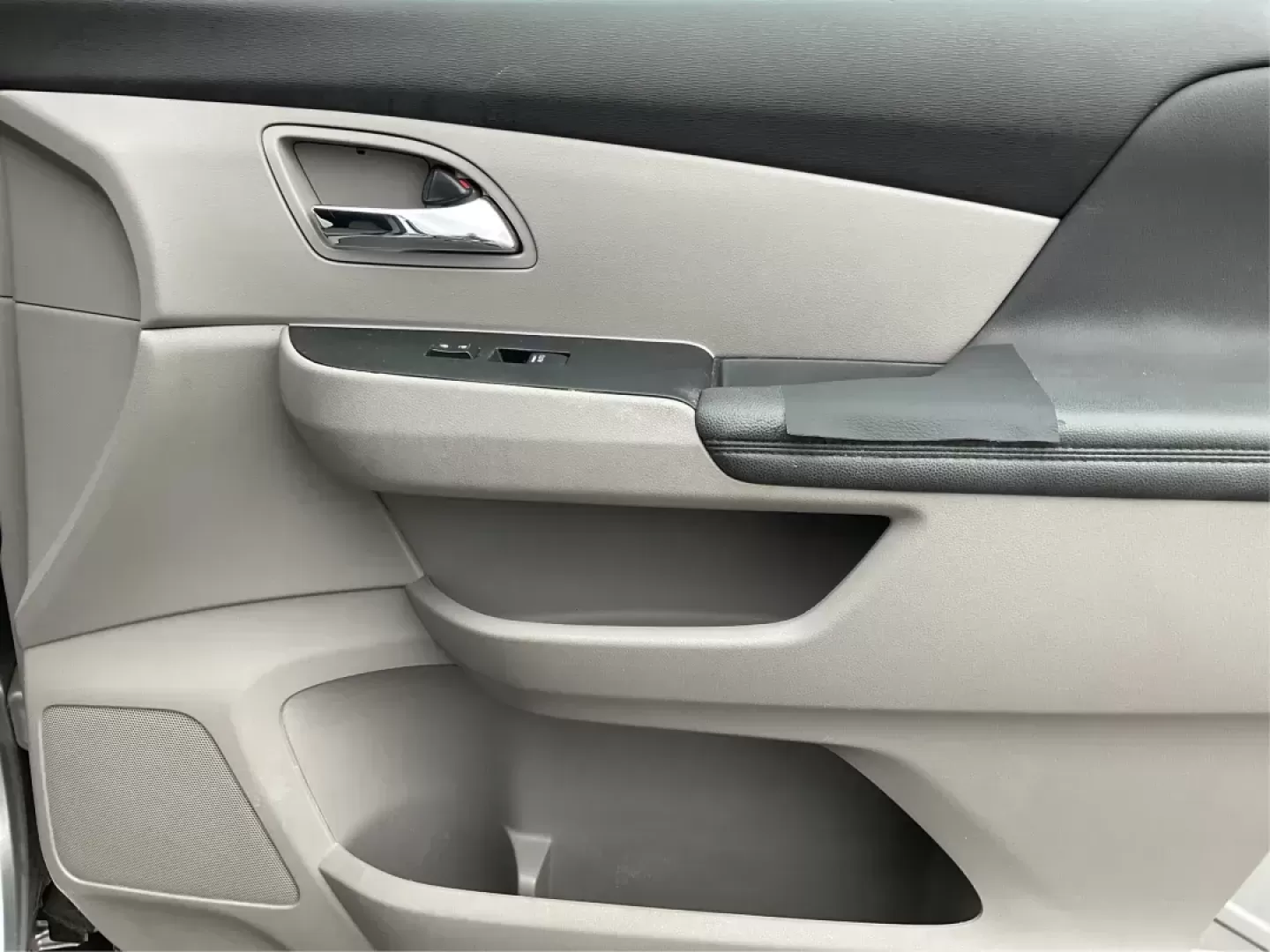 2014 Honda Odyssey LX (5FNRL5H23EB) with an 3.5L V-6 i-VTEC variable valve control engine, located at 1230 East Main St, Xenia, OH, 45385, (937) 908-9800, 39.688026, -83.910172 - Photo#18