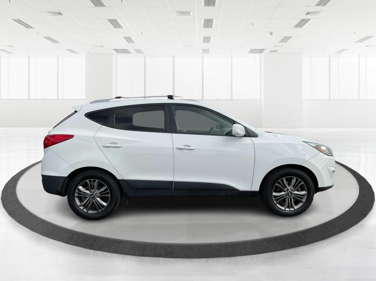 2014 Hyundai Tucson SE (KM8JU3AG0EU) with an Theta II 2.4L I-4 gasoline direct injection engine, located at 1230 East Main St, Xenia, OH, 45385, (937) 908-9800, 39.688026, -83.910172 - Photo#1