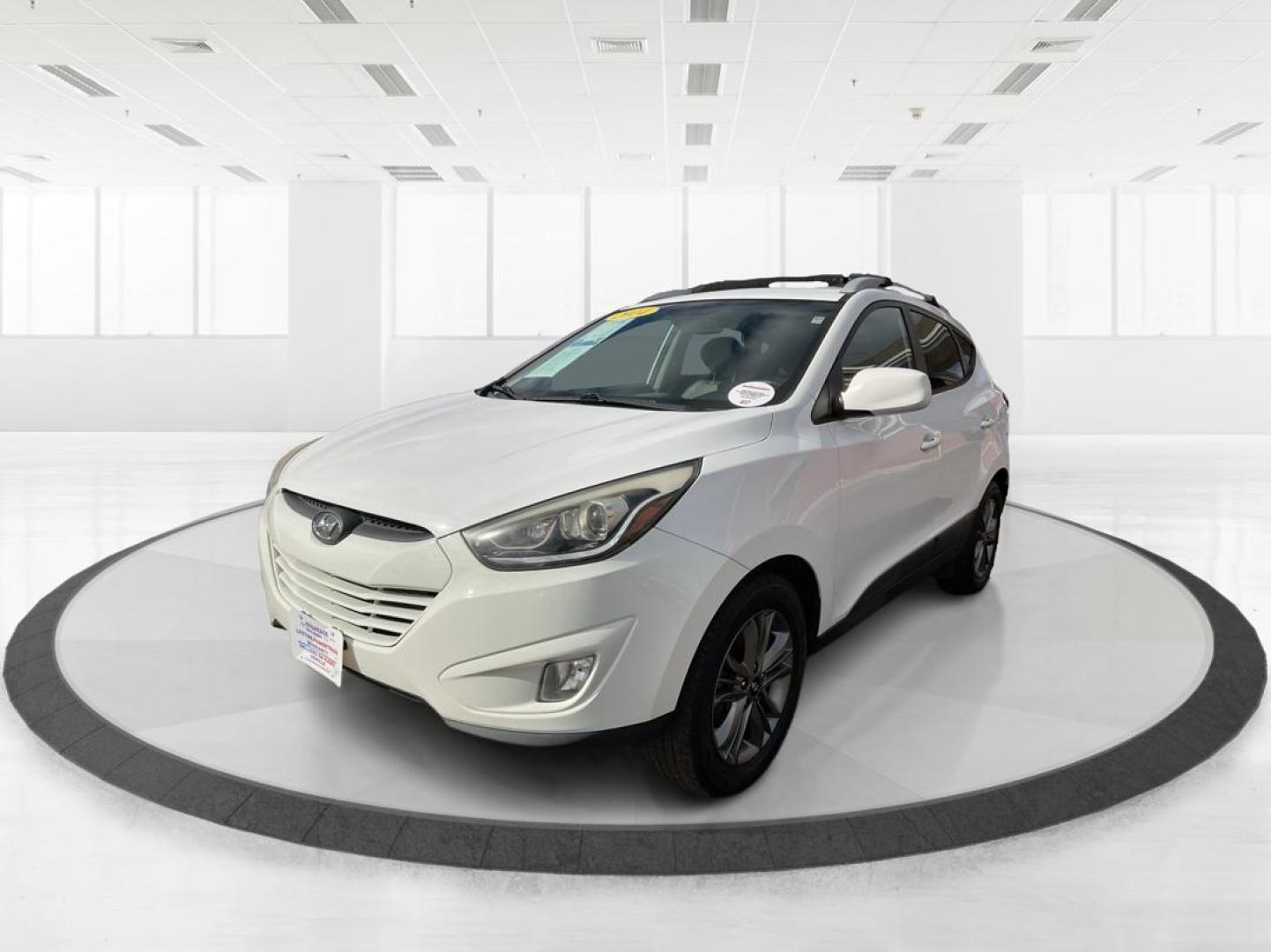 2014 Hyundai Tucson SE (KM8JU3AG0EU) with an Theta II 2.4L I-4 gasoline direct injection engine, located at 1230 East Main St, Xenia, OH, 45385, (937) 908-9800, 39.688026, -83.910172 - Photo#5
