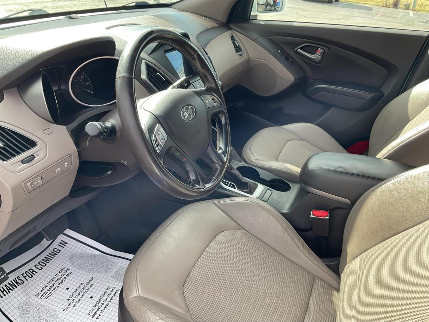 2014 Hyundai Tucson SE (KM8JU3AG0EU) with an Theta II 2.4L I-4 gasoline direct injection engine, located at 1230 East Main St, Xenia, OH, 45385, (937) 908-9800, 39.688026, -83.910172 - Photo#6