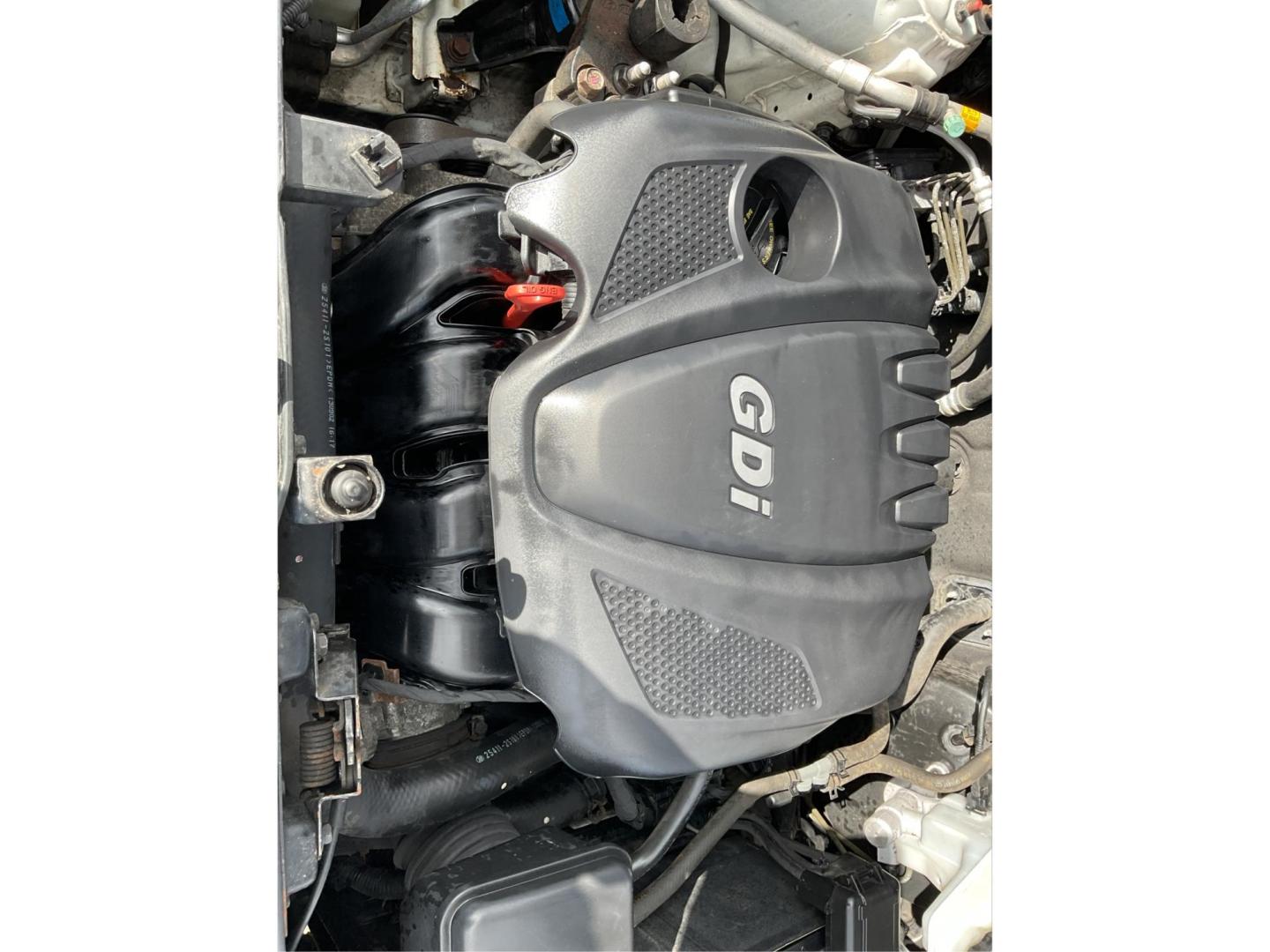 2014 Hyundai Tucson SE (KM8JU3AG0EU) with an Theta II 2.4L I-4 gasoline direct injection engine, located at 1230 East Main St, Xenia, OH, 45385, (937) 908-9800, 39.688026, -83.910172 - Photo#8