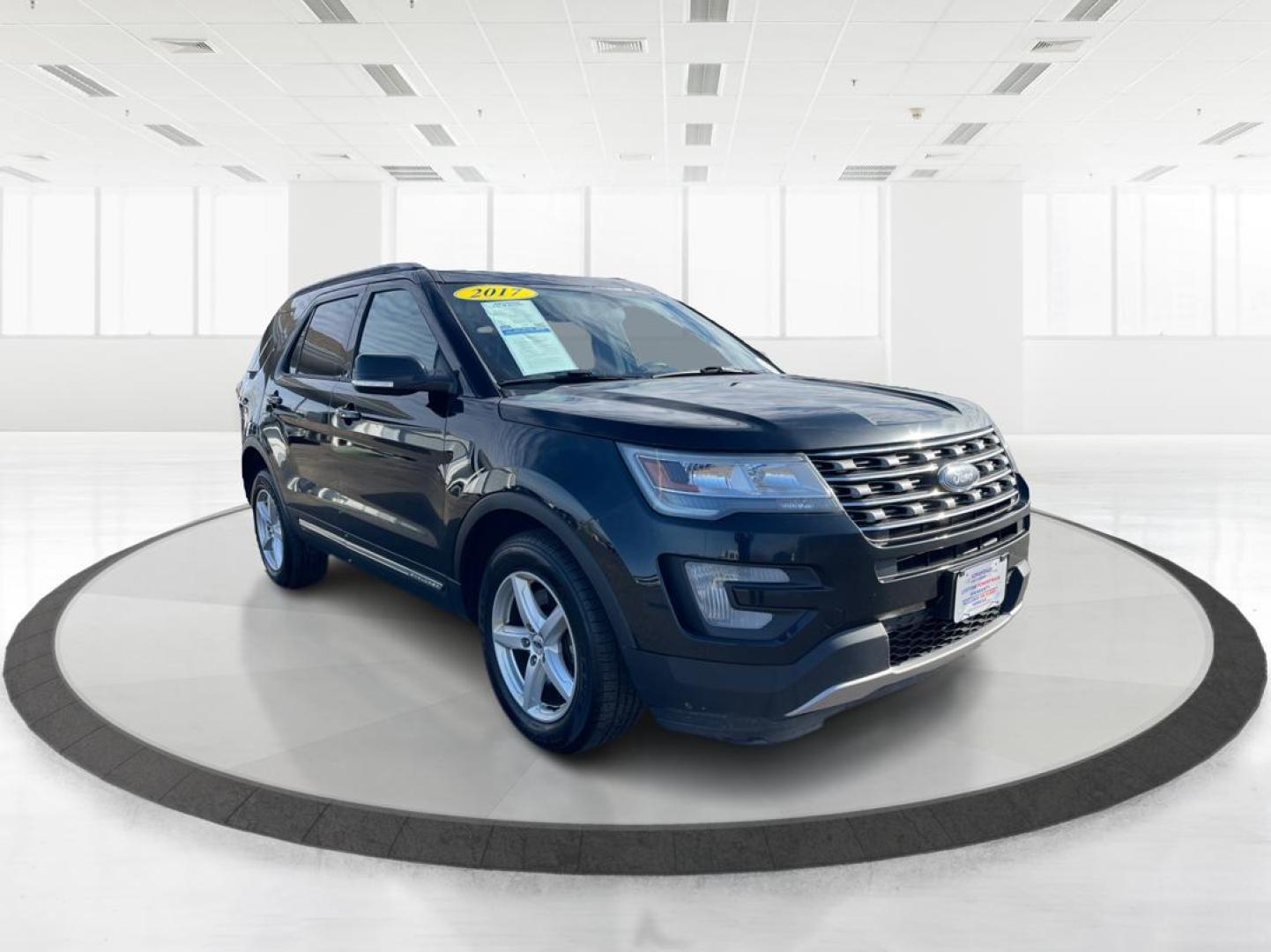 2017 Ford Explorer XLT (1FM5K8D83HG) with an 3.5L V-6 DOHC engine, located at 8750 N County Rd 25A, Piqua, OH, 45356, (937) 908-9800, 40.164391, -84.232513 - Photo#0