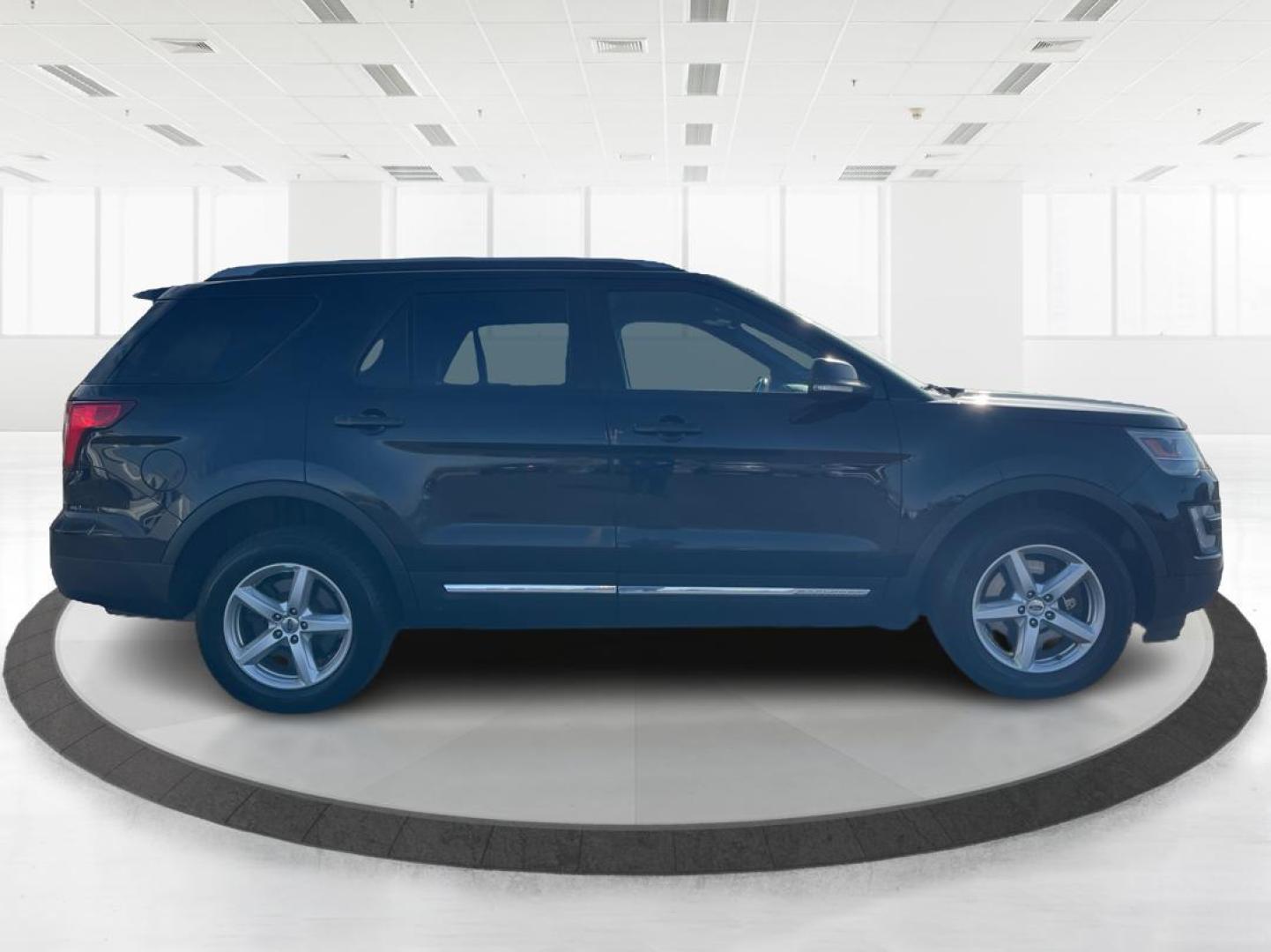2017 Ford Explorer XLT (1FM5K8D83HG) with an 3.5L V-6 DOHC engine, located at 8750 N County Rd 25A, Piqua, OH, 45356, (937) 908-9800, 40.164391, -84.232513 - Photo#1