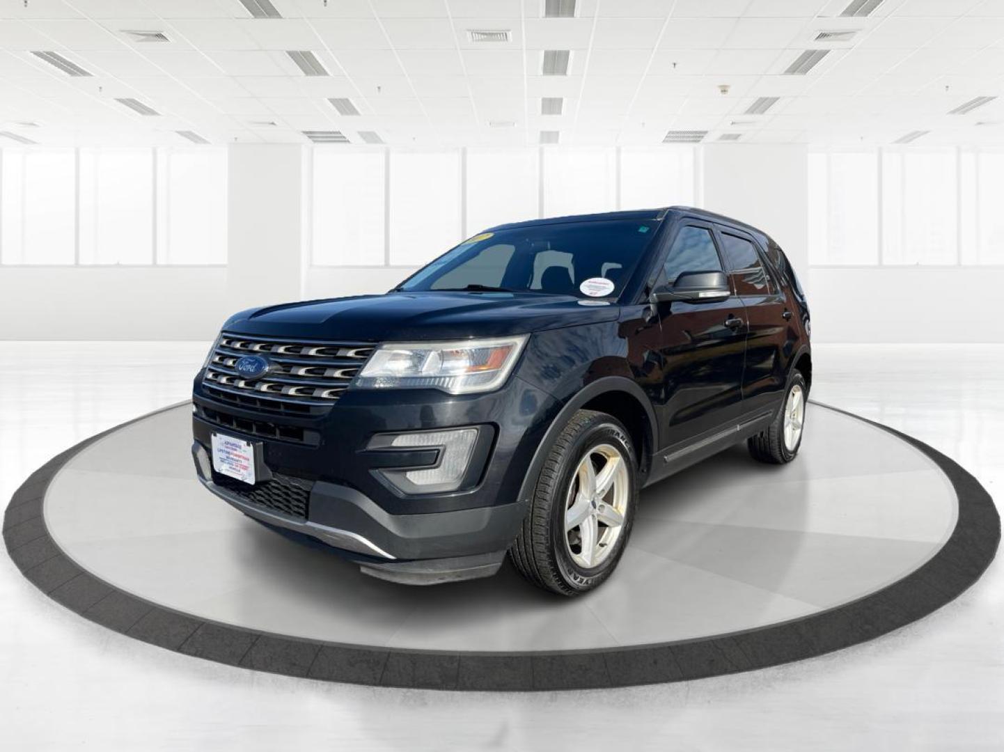 2017 Ford Explorer XLT (1FM5K8D83HG) with an 3.5L V-6 DOHC engine, located at 8750 N County Rd 25A, Piqua, OH, 45356, (937) 908-9800, 40.164391, -84.232513 - Photo#7
