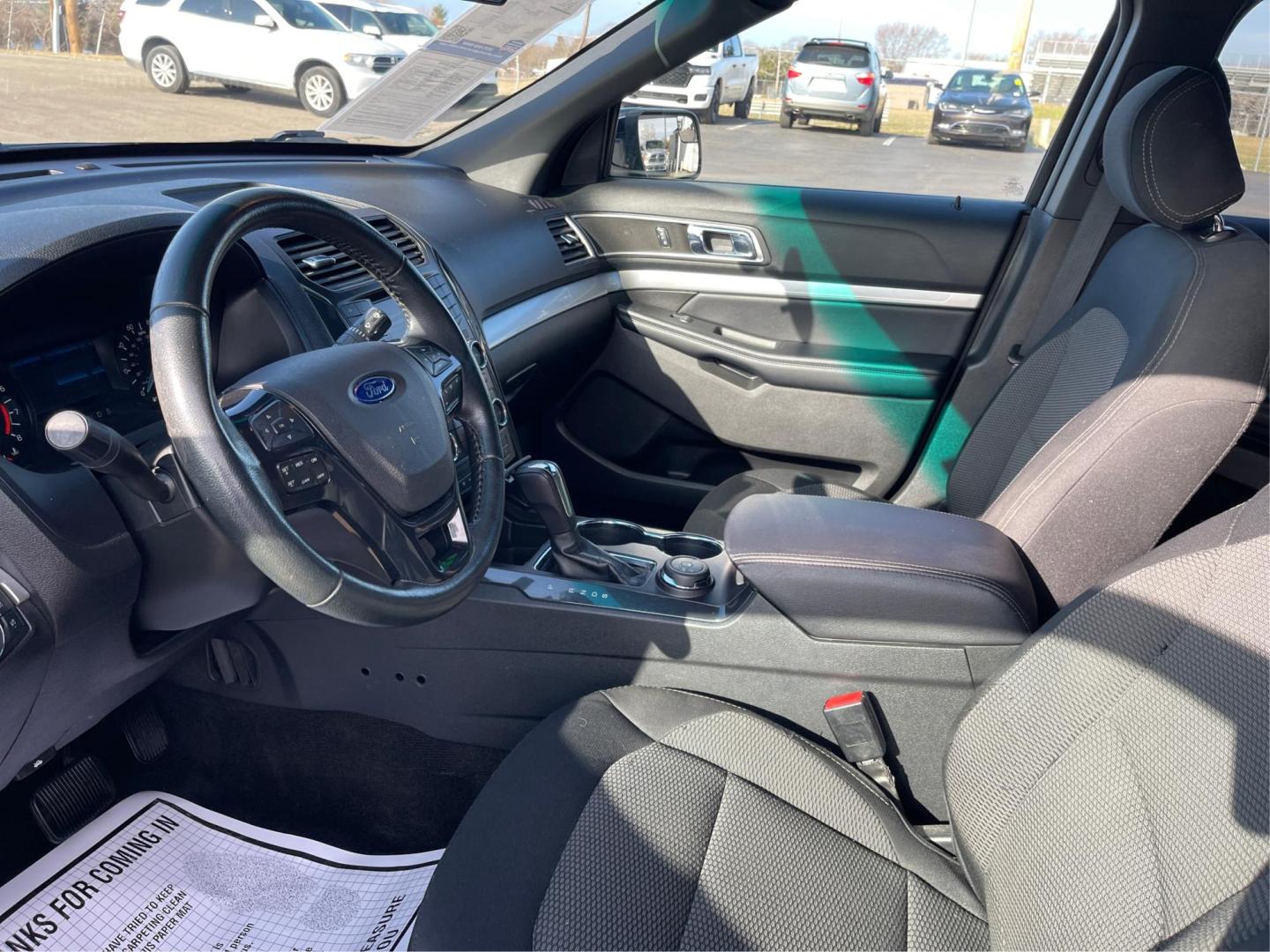2017 Ford Explorer XLT (1FM5K8D83HG) with an 3.5L V-6 DOHC engine, located at 8750 N County Rd 25A, Piqua, OH, 45356, (937) 908-9800, 40.164391, -84.232513 - Photo#8