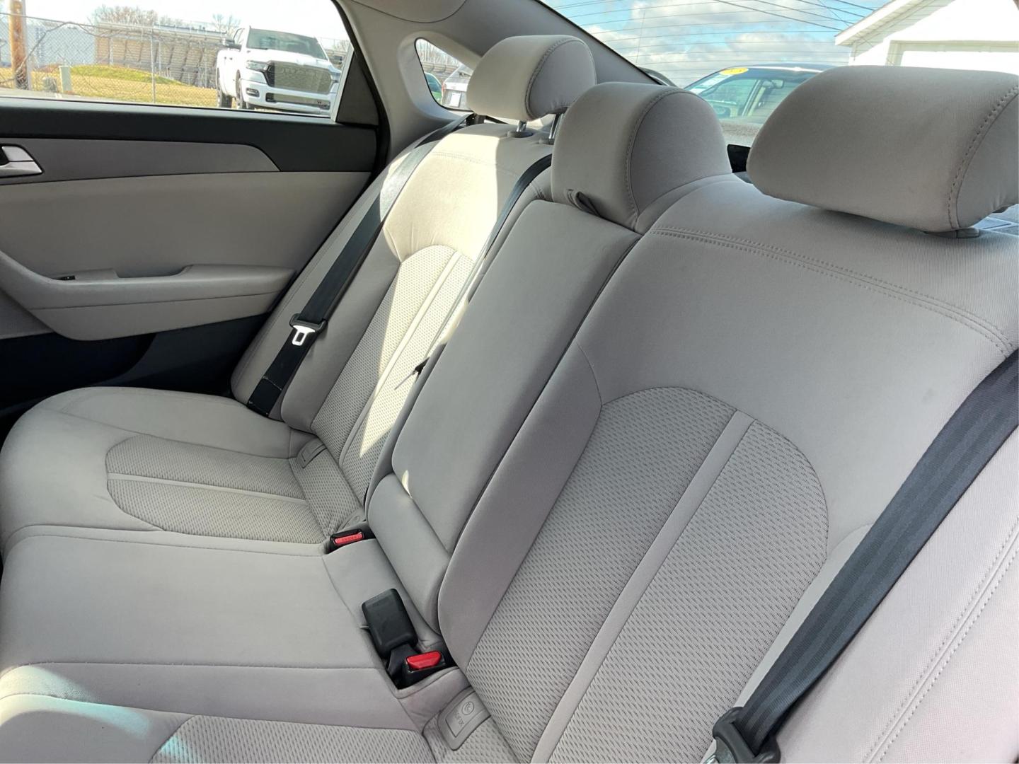 2015 Hyundai Sonata SE (5NPE24AF2FH) with an 2.4L I-4 gasoline direct injection engine, located at 1951 S Dayton Lakeview Rd., New Carlisle, OH, 45344, (937) 908-9800, 39.890999, -84.050255 - Photo#9