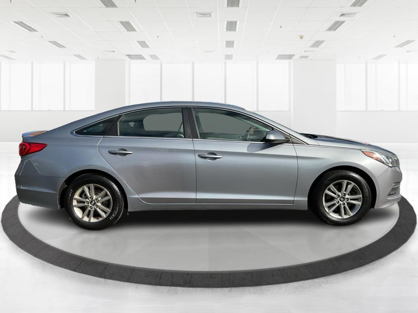 2015 Hyundai Sonata SE (5NPE24AF2FH) with an 2.4L I-4 gasoline direct injection engine, located at 1951 S Dayton Lakeview Rd., New Carlisle, OH, 45344, (937) 908-9800, 39.890999, -84.050255 - Photo#1