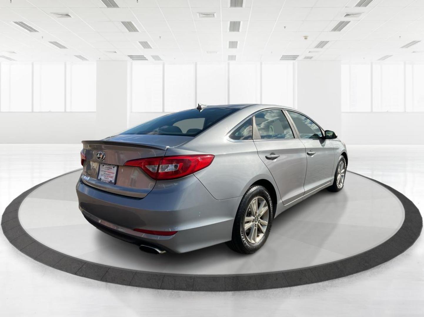 2015 Hyundai Sonata SE (5NPE24AF2FH) with an 2.4L I-4 gasoline direct injection engine, located at 1951 S Dayton Lakeview Rd., New Carlisle, OH, 45344, (937) 908-9800, 39.890999, -84.050255 - Photo#2
