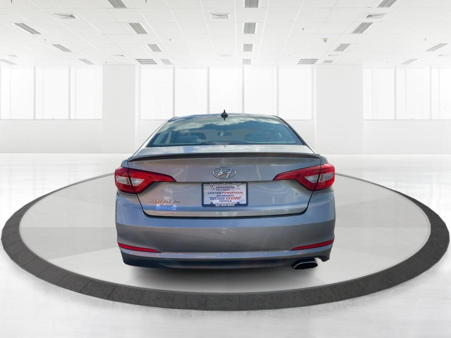 2015 Hyundai Sonata SE (5NPE24AF2FH) with an 2.4L I-4 gasoline direct injection engine, located at 1951 S Dayton Lakeview Rd., New Carlisle, OH, 45344, (937) 908-9800, 39.890999, -84.050255 - Photo#3